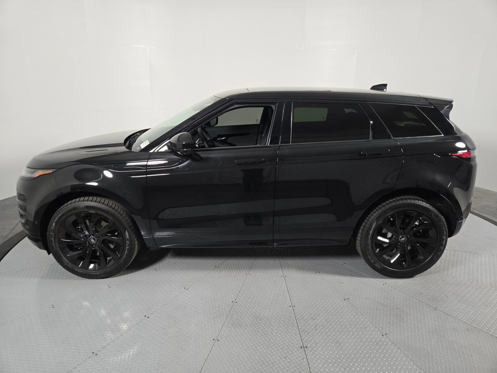 New 2026 Land Rover Range Rover Evoque Hoxton AWD/4WD image 34