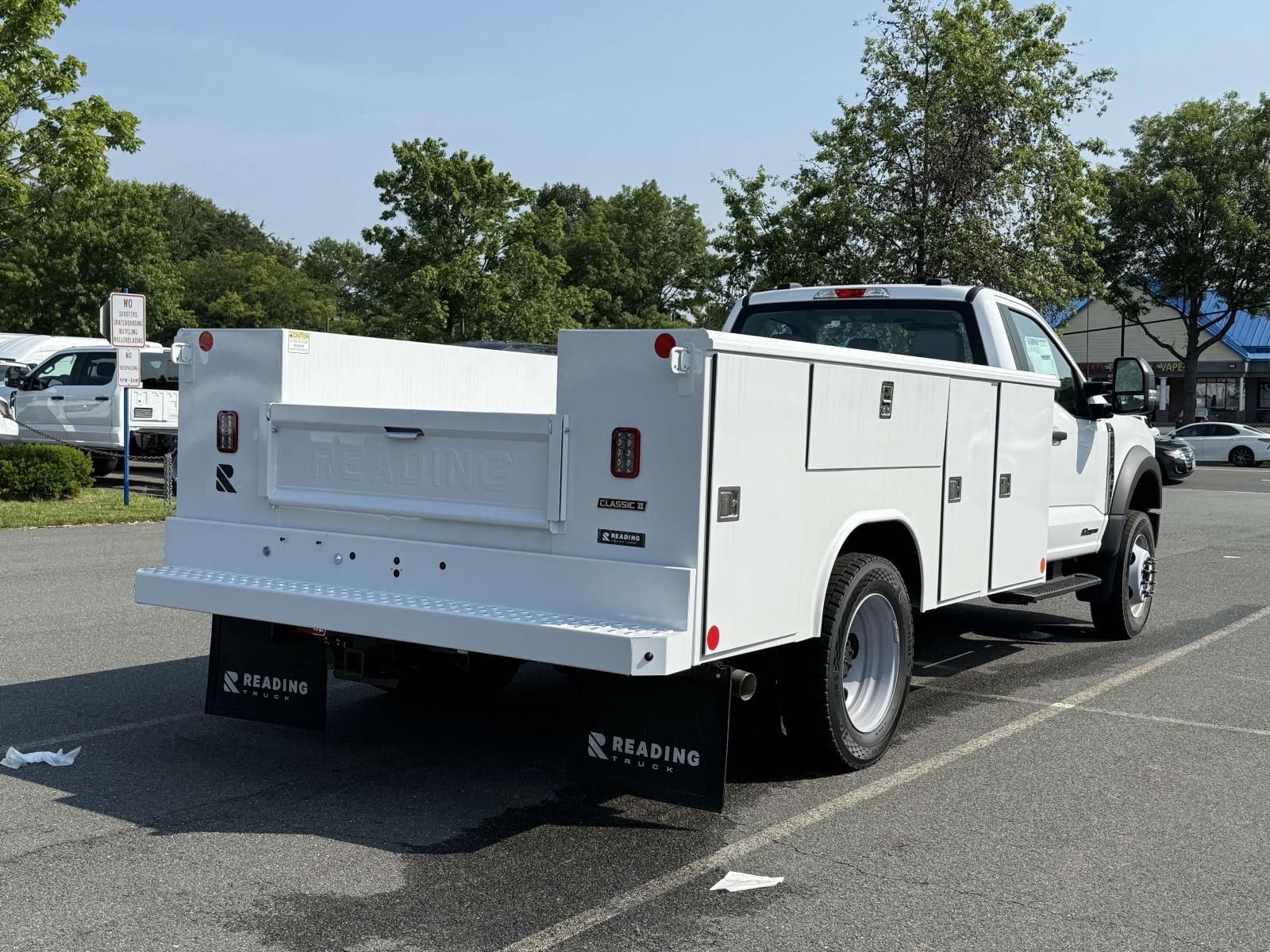New 2024 Ford F550 4x4 Regular Cab Super Duty image 2