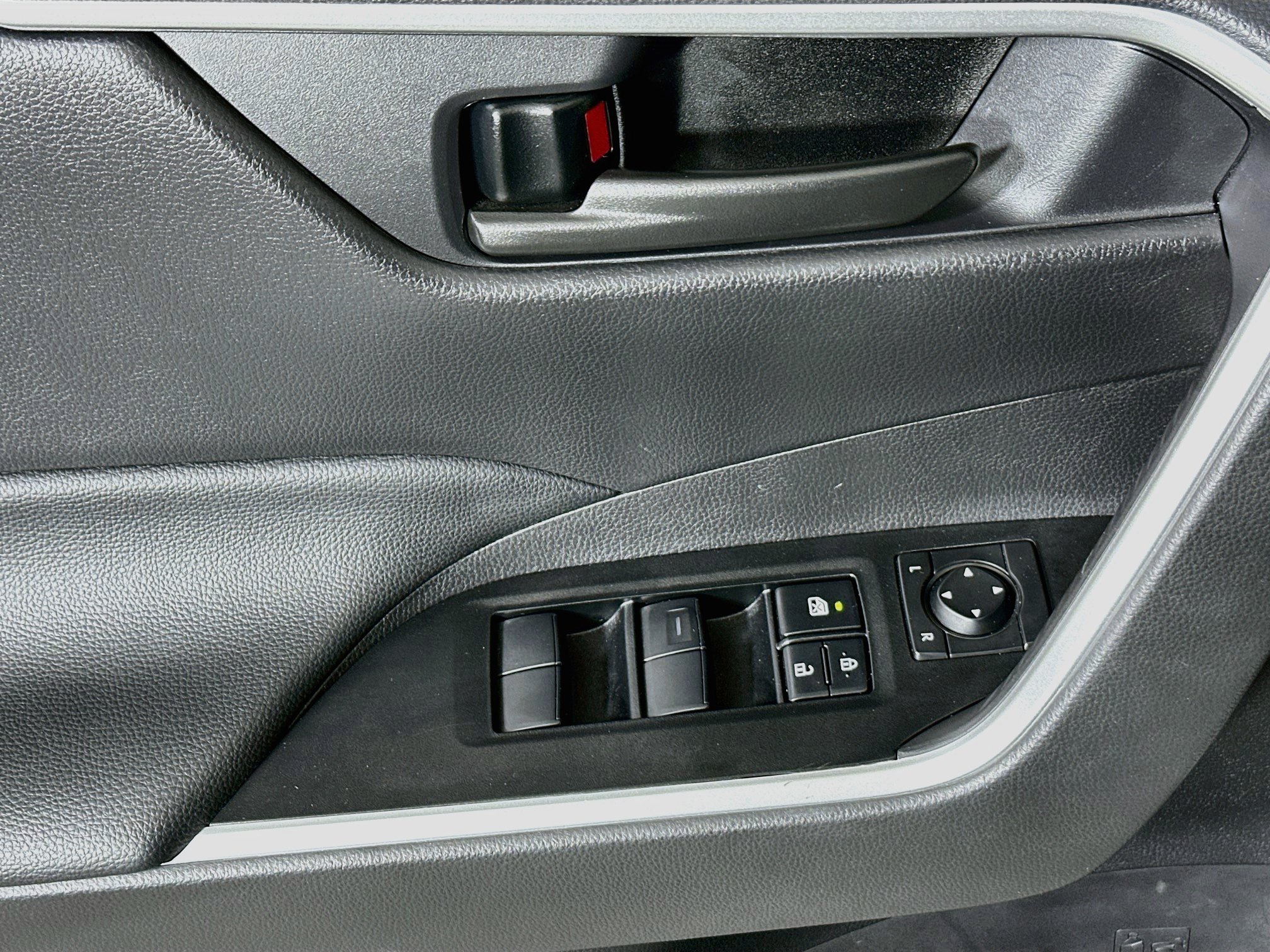 Certified 2025 Toyota RAV4 LE FWD image 14