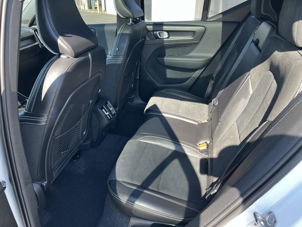 Used 2020 Volvo XC40 T5 R-Design image 14