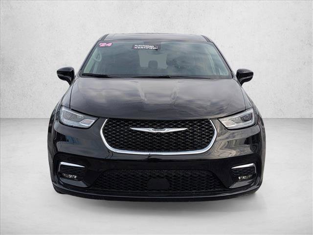 Used 2024 Chrysler Pacifica Touring-L video 2