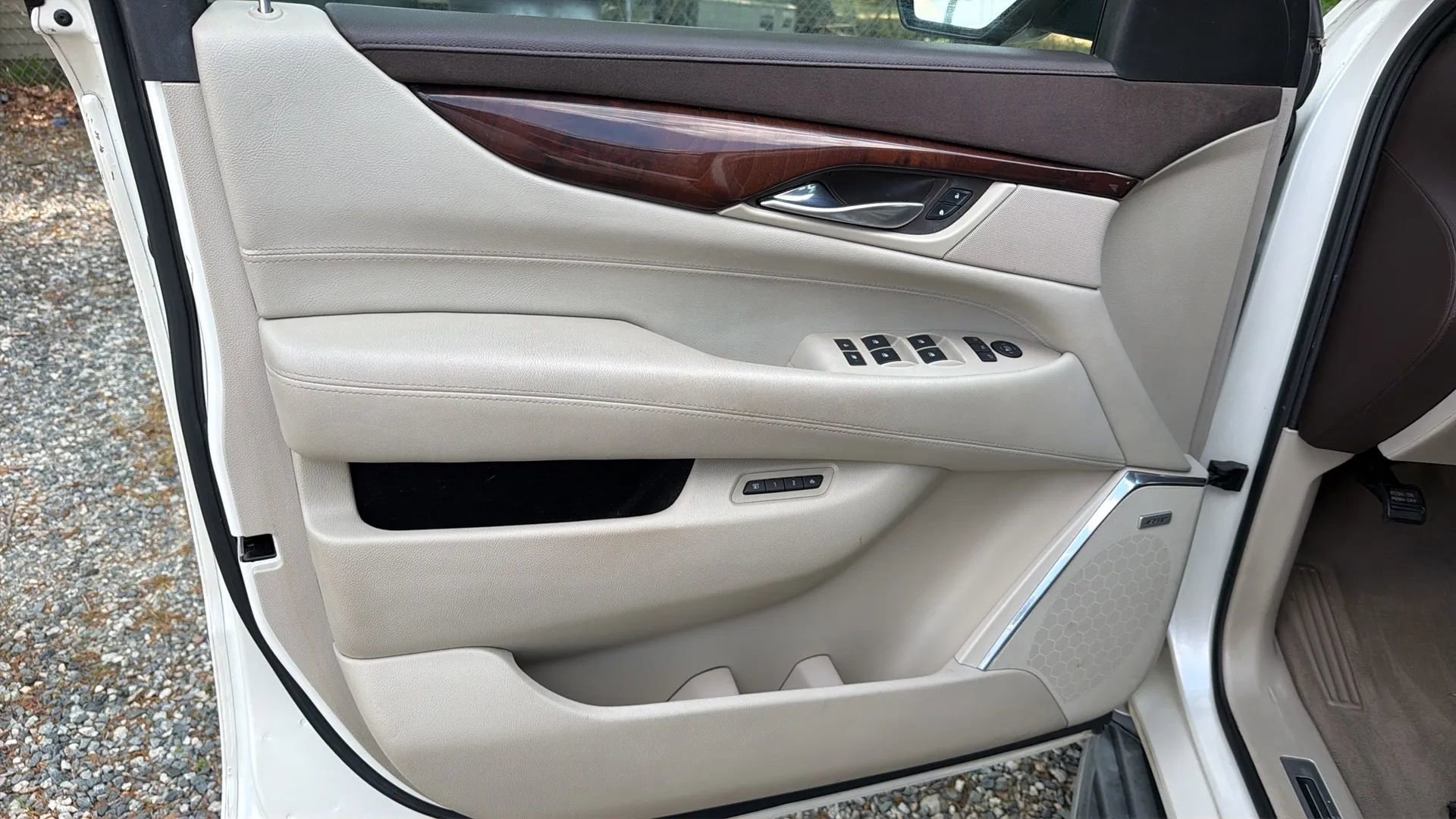 Used 2015 Cadillac Escalade ESV Luxury AWD/4WD image 26