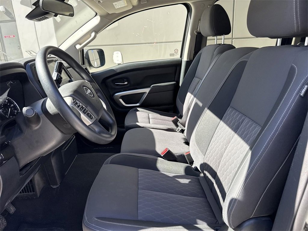 Used 2023 Nissan Titan SV image 17