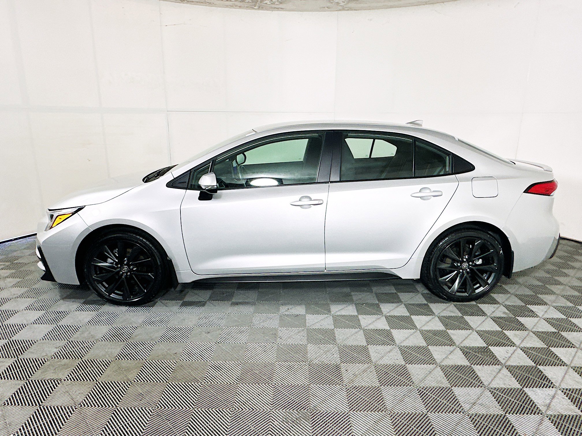 Used 2025 Toyota Corolla SE image 6