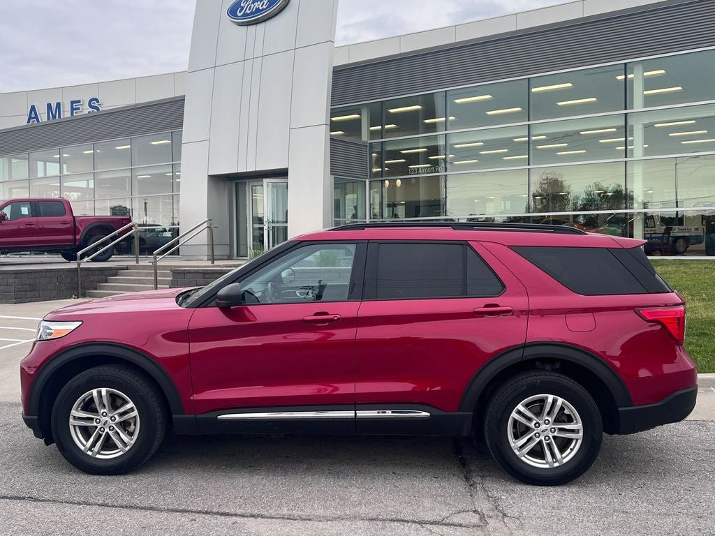 Used 2023 Ford Explorer XLT w/ Equipment Group 202A AWD/4WD image 3