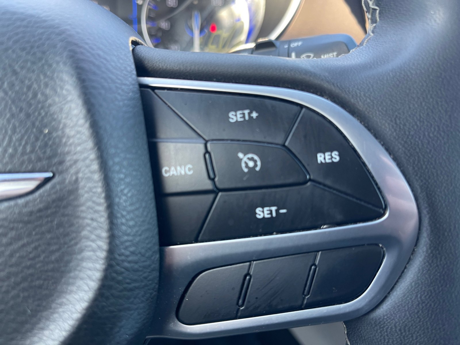 Used 2022 Chrysler Voyager LX image 17