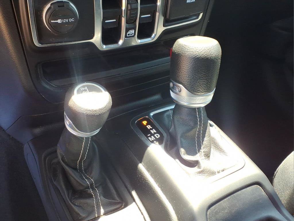 Certified 2022 Jeep Gladiator Overland AWD/4WD image 9