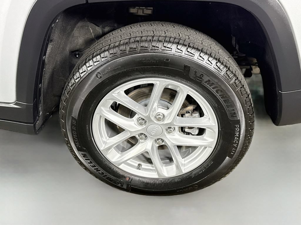 Used 2025 Jeep Grand Cherokee Laredo X AWD/4WD image 32