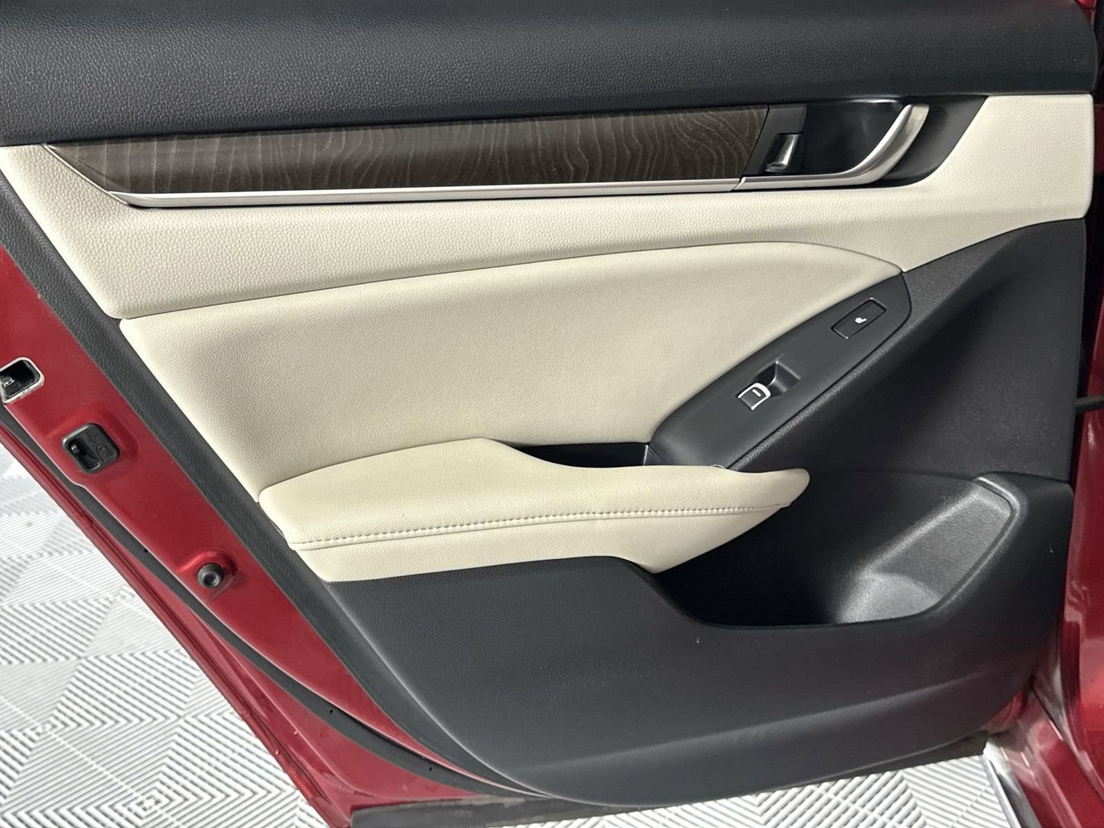 Used 2020 Honda Accord Touring image 30