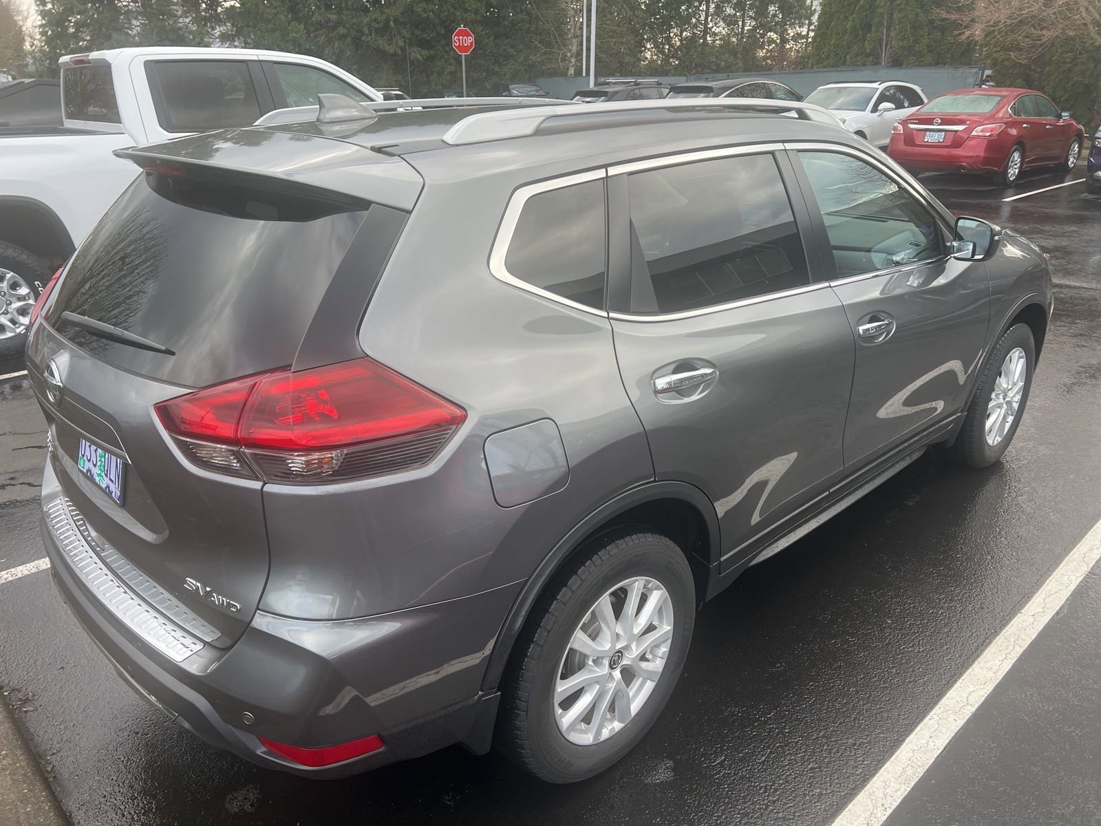 Used 2019 Nissan Rogue SV image 3