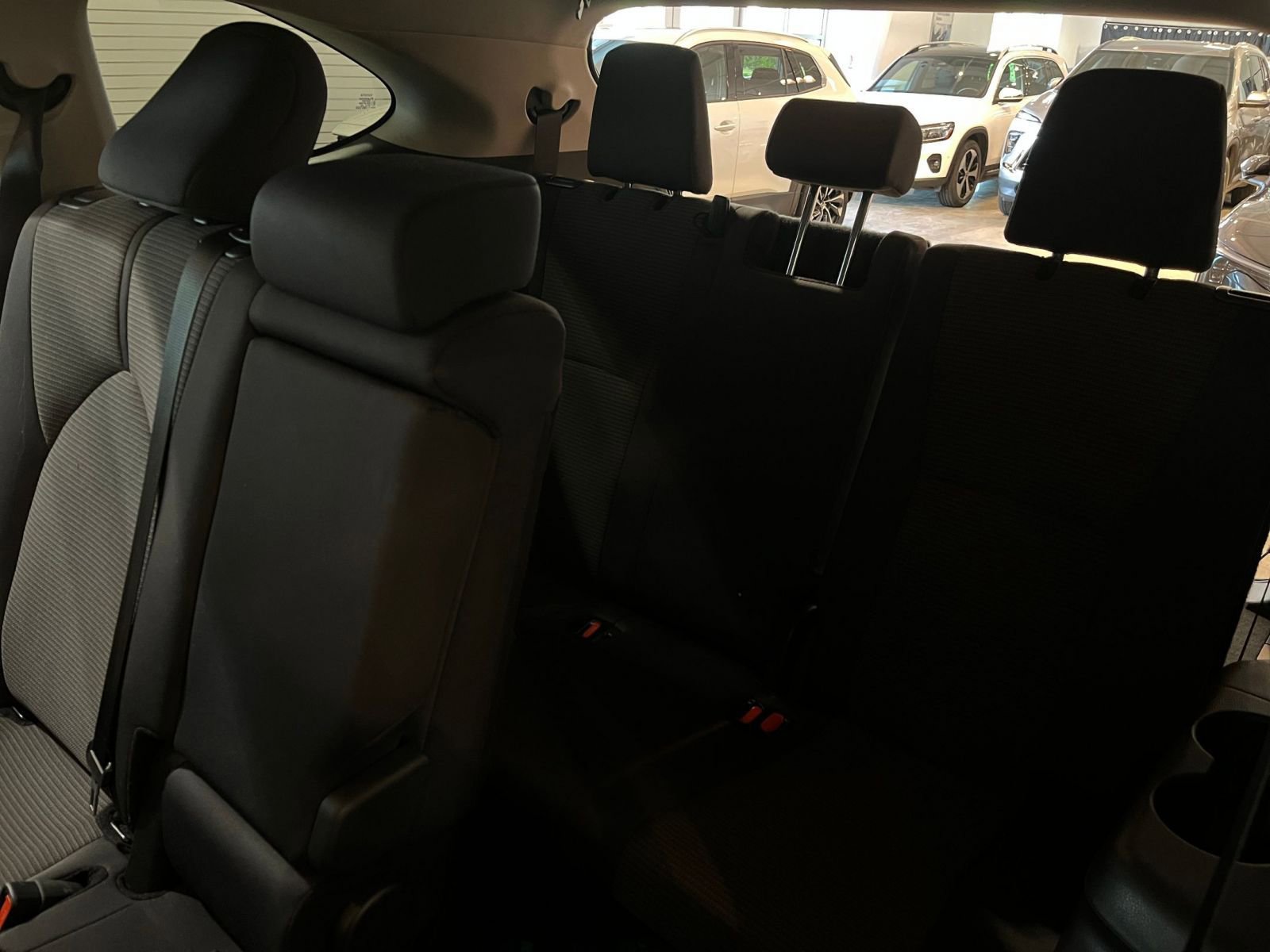 Used 2025 Toyota Highlander LE FWD image 30