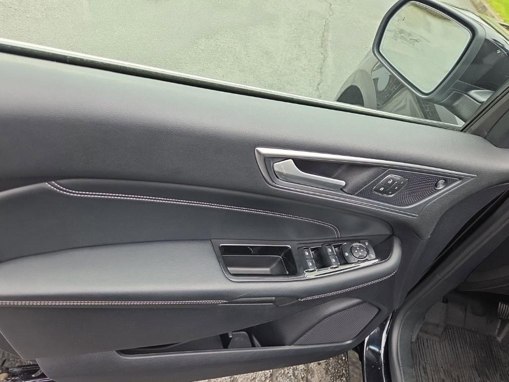 Used 2019 Ford Edge Titanium w/ Equipment Group 301A image 11