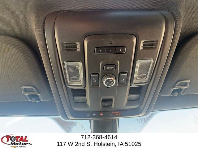 Used 2022 Chevrolet Suburban RST w/ Luxury Package AWD/4WD image 26