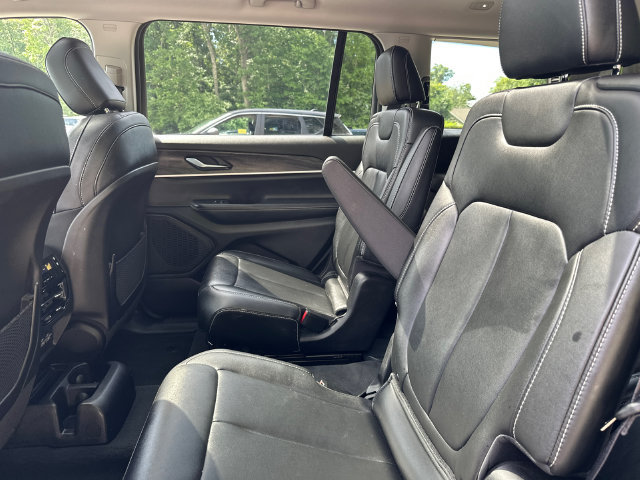 Used 2023 Jeep Grand Cherokee L Limited AWD/4WD image 24