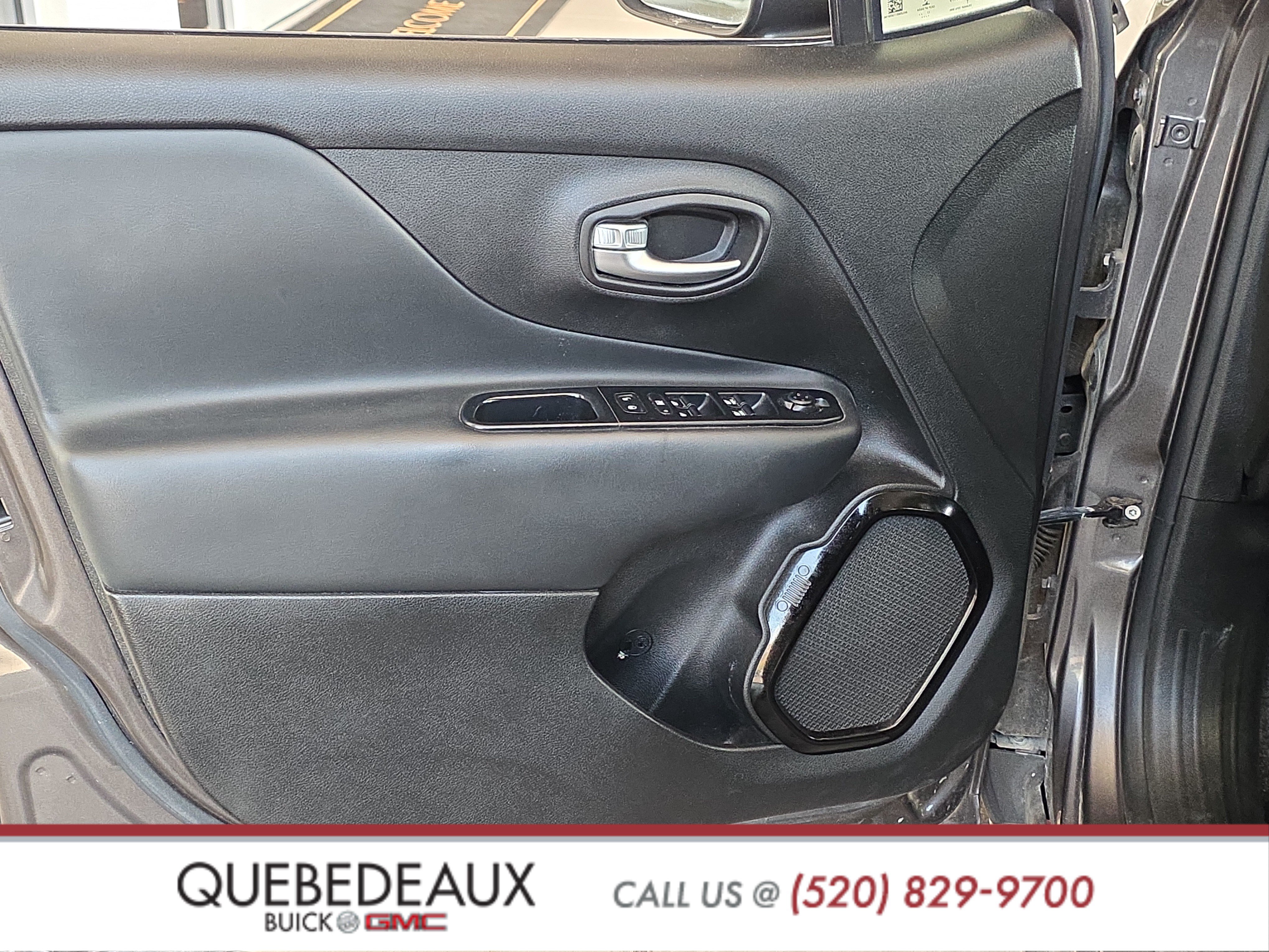 Used 2018 Jeep Renegade Altitude w/ Advanced Technology Group FWD image 9