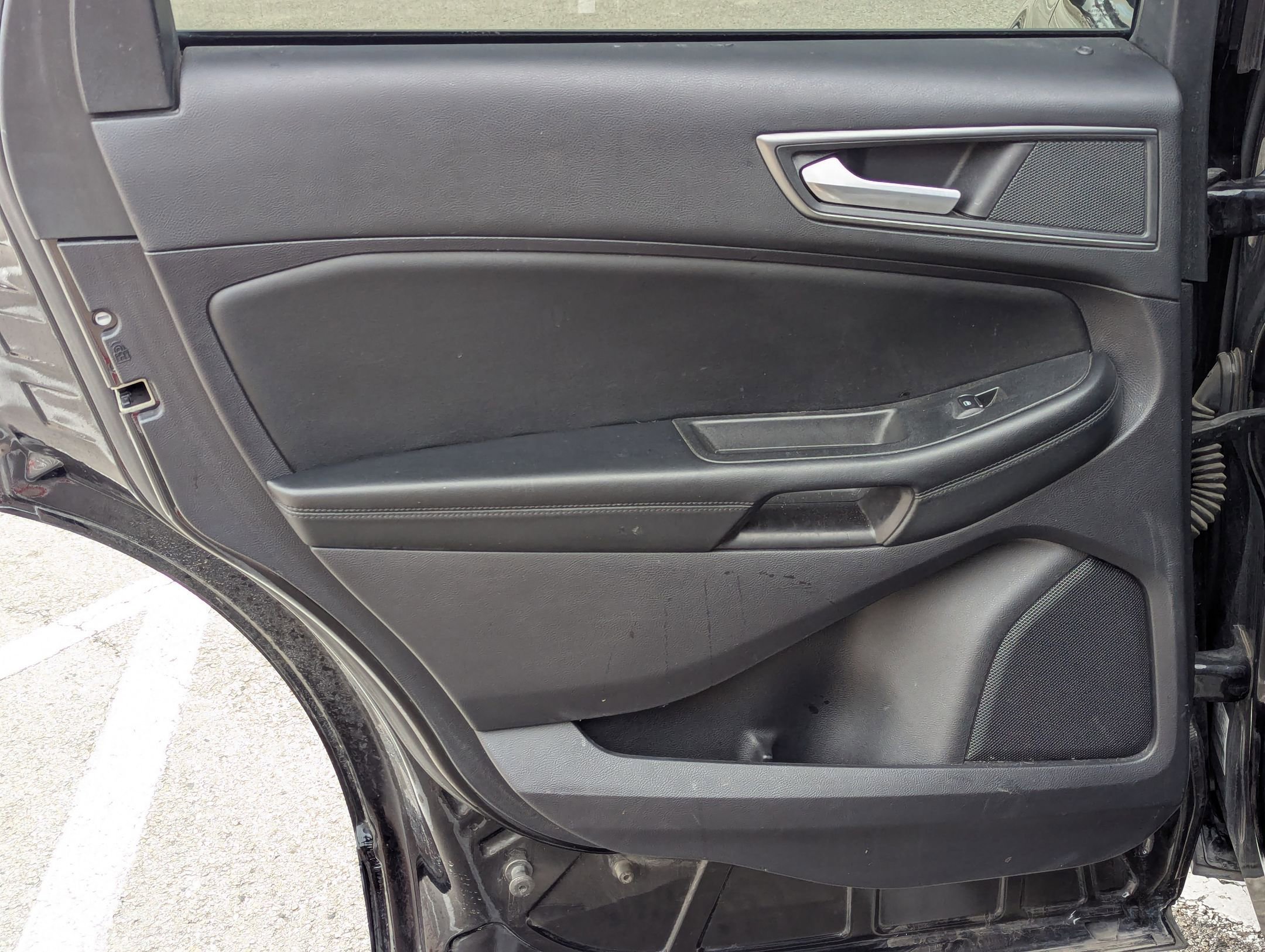 Used 2020 Ford Edge SE image 13