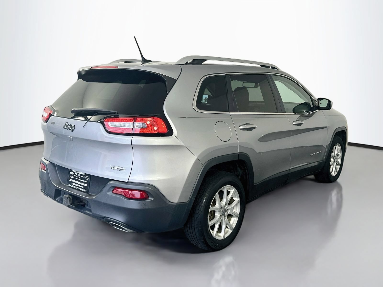 Used 2015 Jeep Cherokee Latitude w/ Cold Weather Group FWD image 7