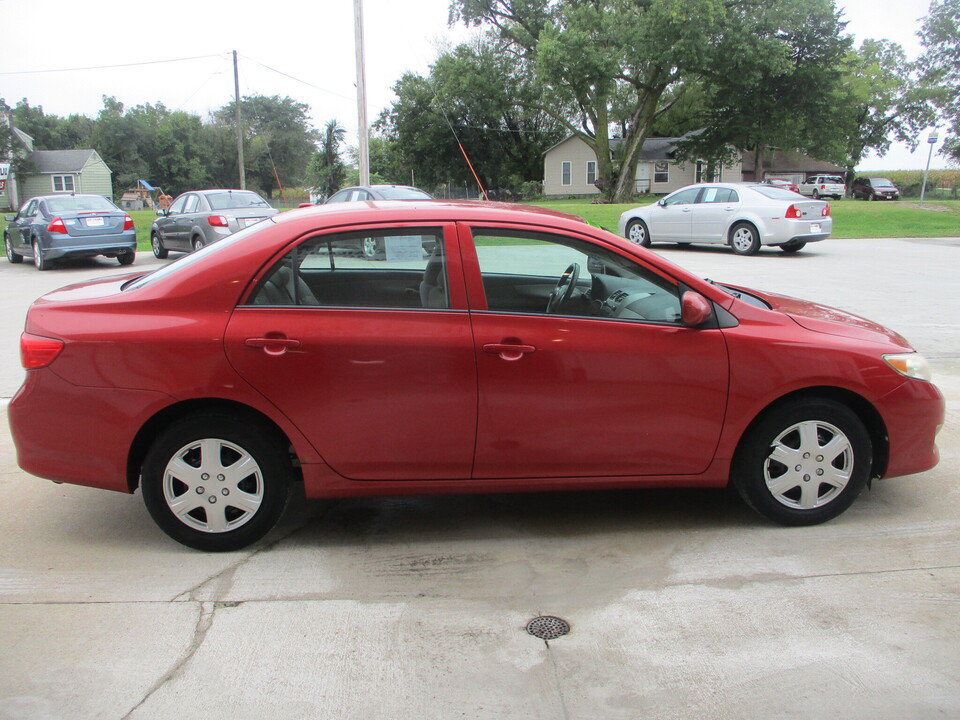 Used 2010 Toyota Corolla LE FWD image 2