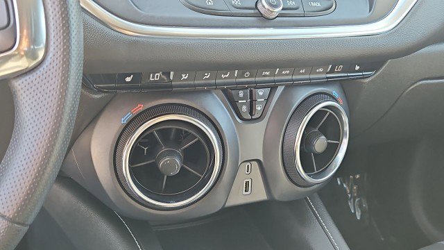 Used 2025 Chevrolet Blazer LT FWD image 17