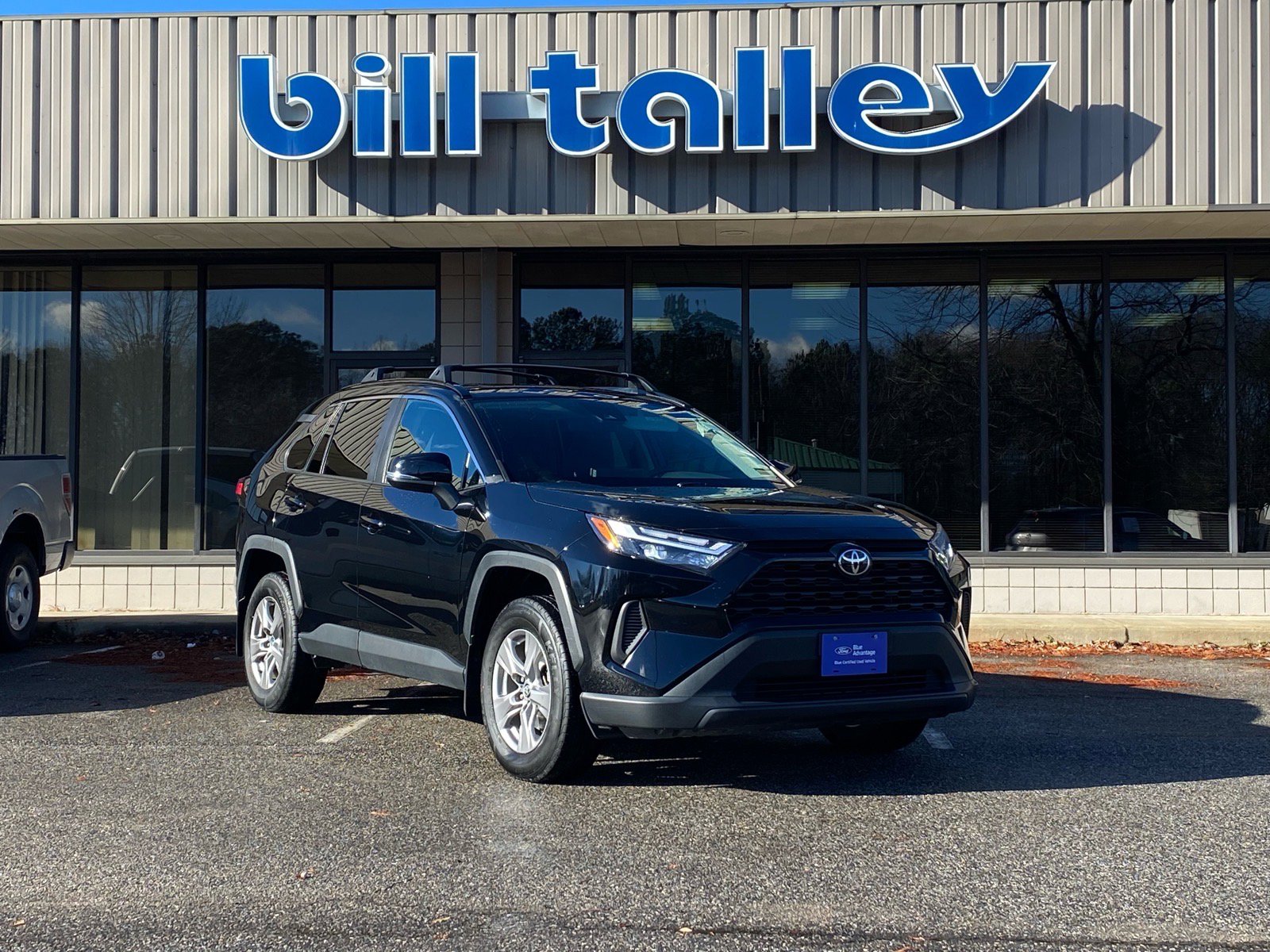 Used 2023 Toyota RAV4 XLE w/ Convenience Package image 2