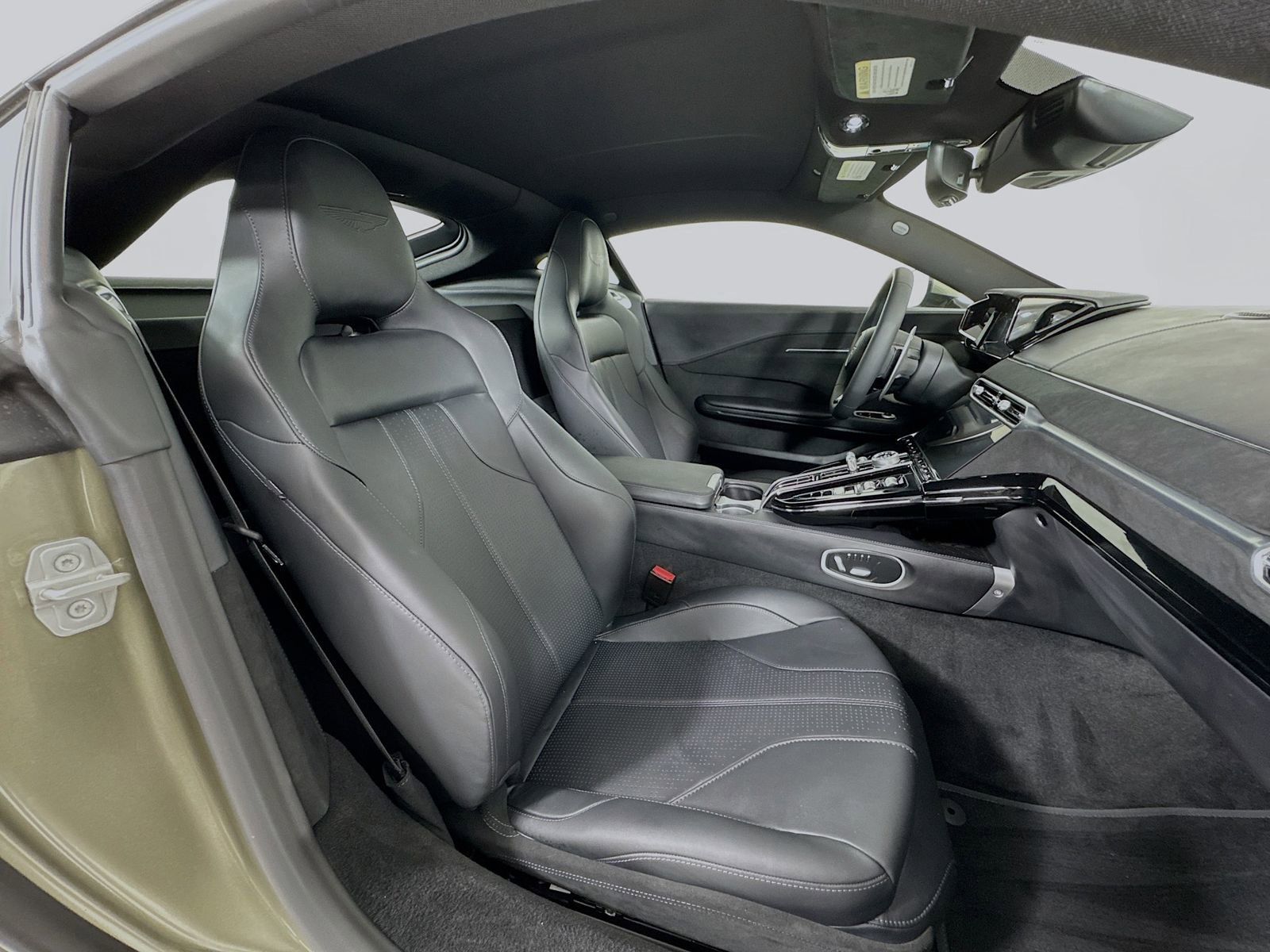 Used 2025 Aston Martin V8 Vantage Coupe RWD image 8