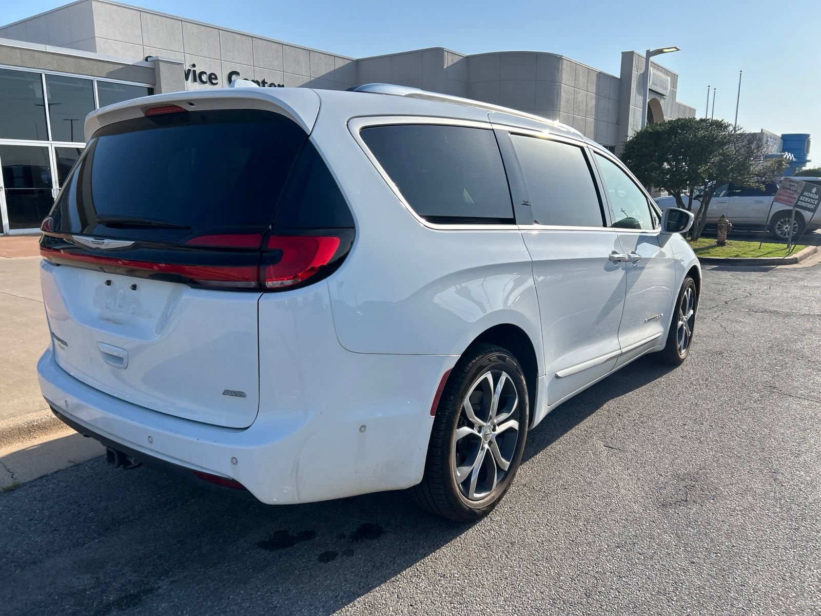 Used 2022 Chrysler Pacifica Pinnacle AWD/4WD image 5