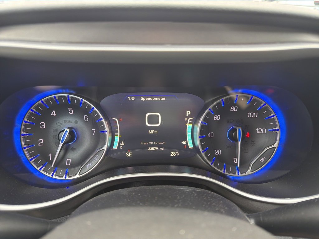 Used 2024 Chrysler Pacifica Touring-L image 13