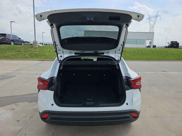 New 2026 Chevrolet Trax LT w/ Driver Confidence Package FWD image 25