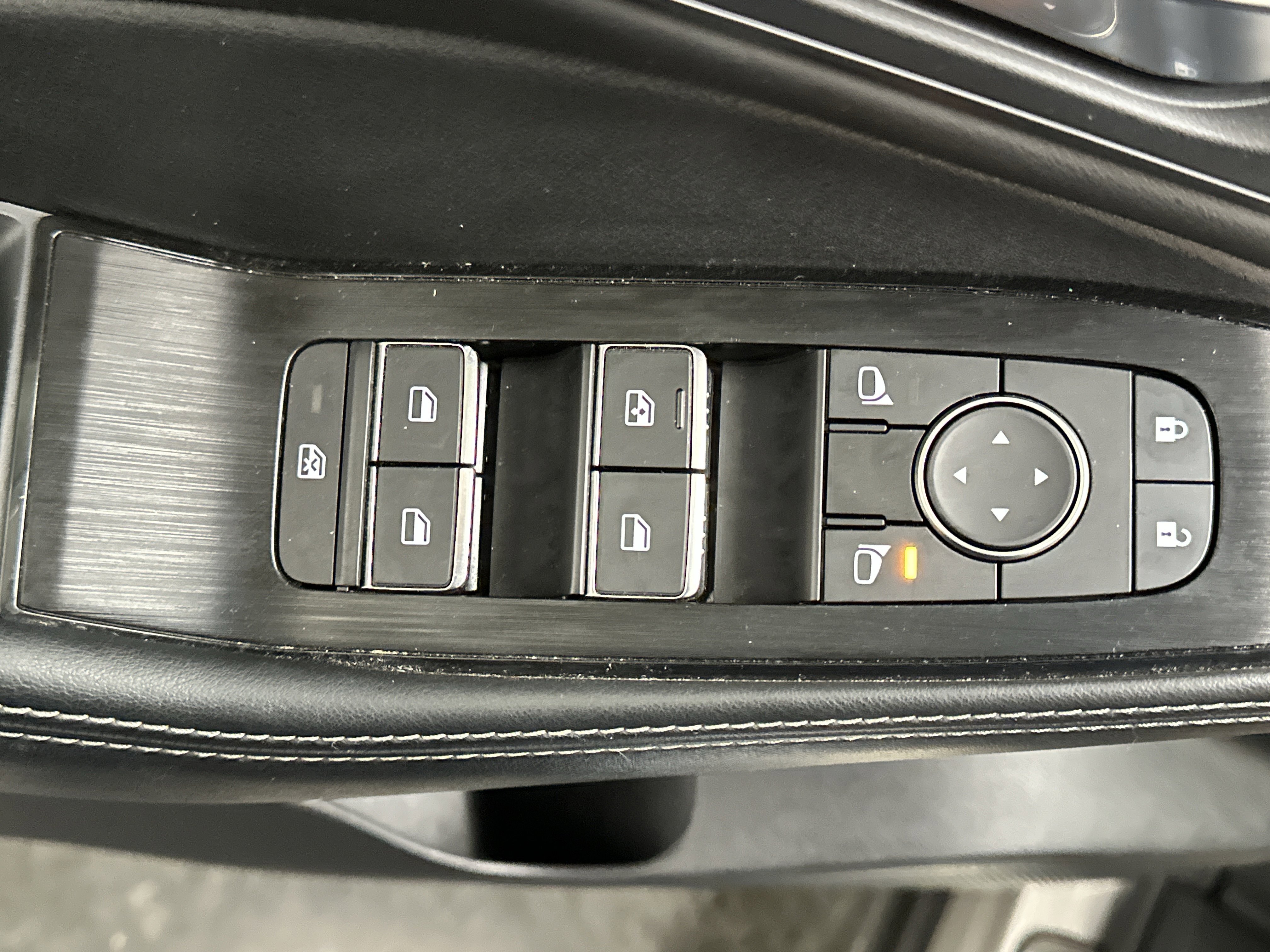 Used 2023 Nissan Rogue SL w/ SL Premium Package image 21