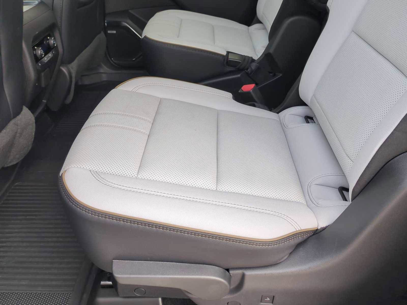 Used 2026 Chevrolet Traverse High Country w/ LPO, Floor Liner Package FWD image 25
