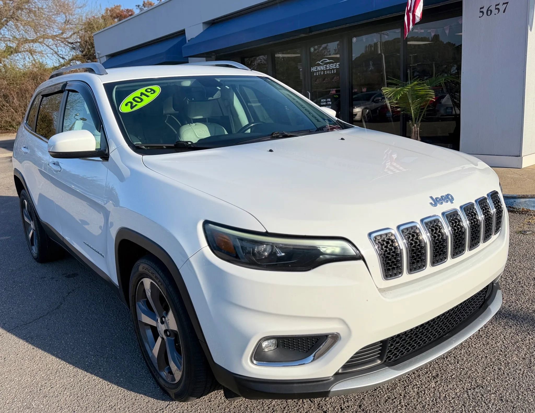 Used 2019 Jeep Cherokee Limited FWD image 14