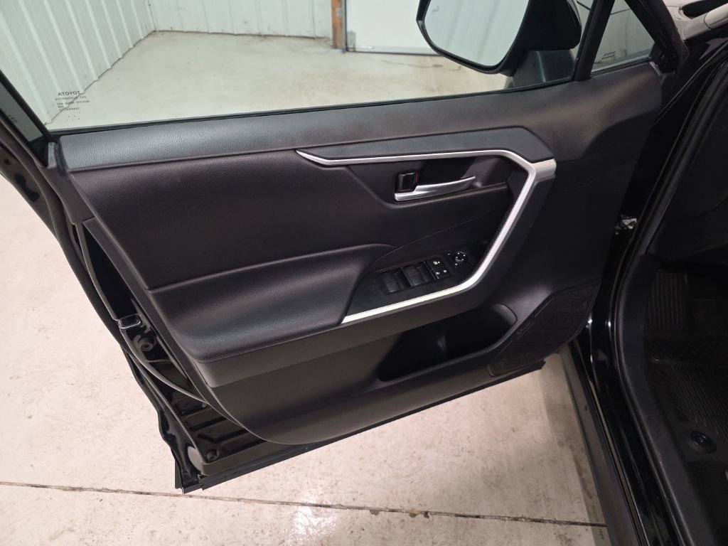 Used 2021 Toyota RAV4 XLE image 11