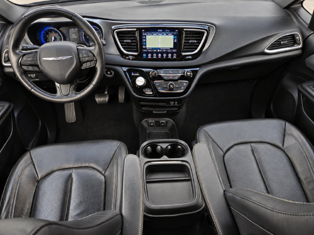 Used 2020 Chrysler Pacifica Touring-L w/ S Appearance Package FWD image 18