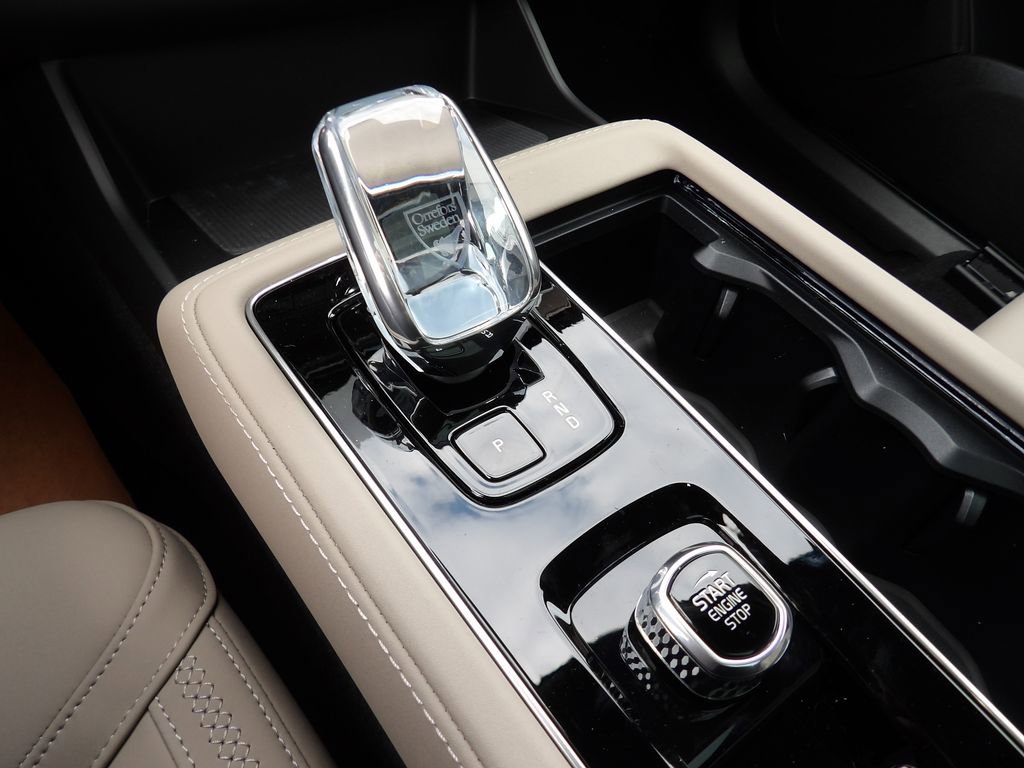 New 2026 Volvo XC90 B6 Plus w/ Protection Package Premier AWD/4WD image 25