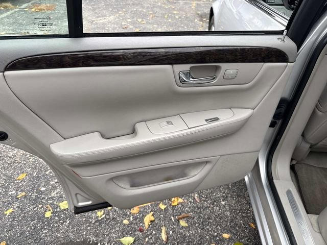 Used 2010 Cadillac DTS Luxury image 17