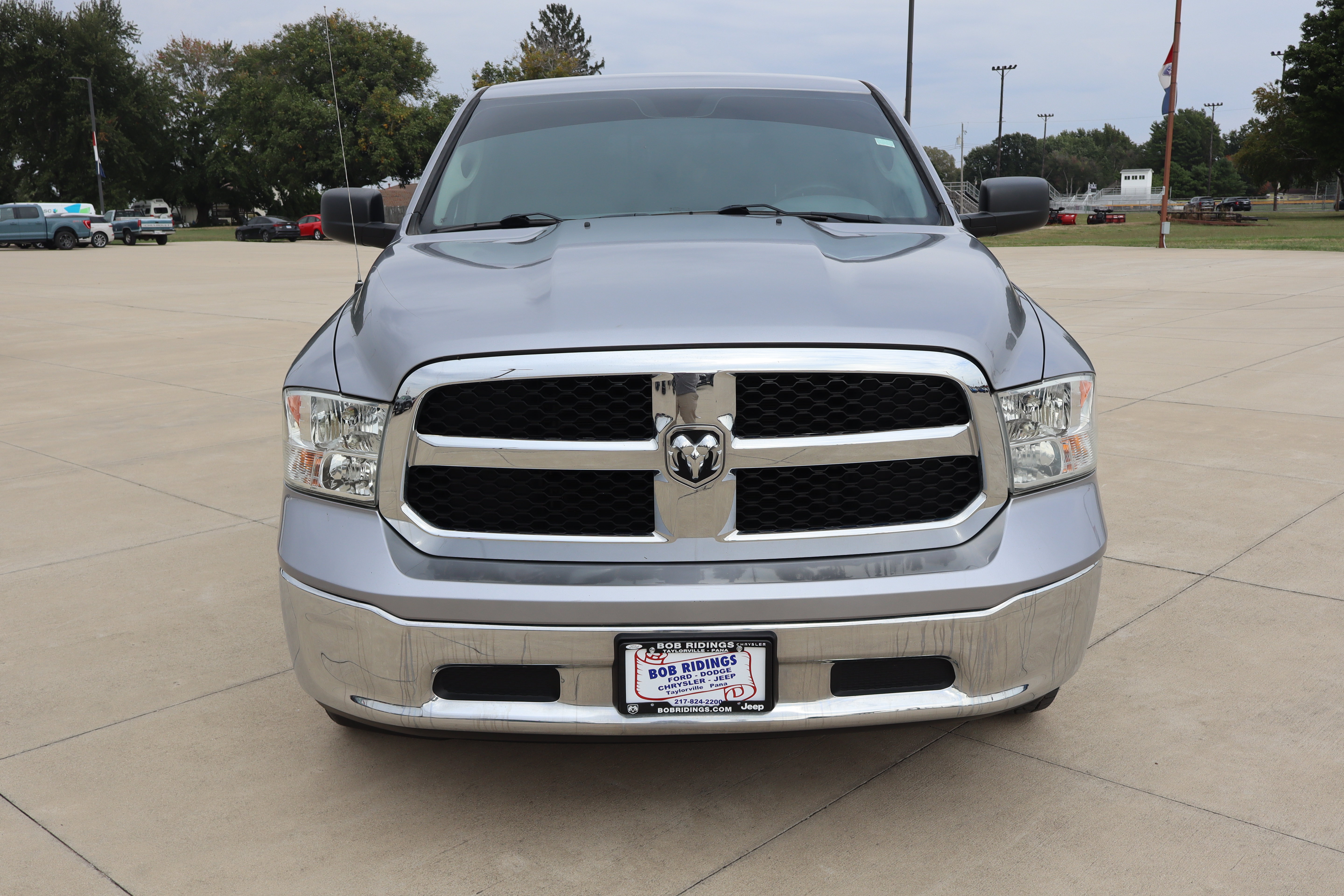 Used 2020 RAM 1500 Classic SLT AWD/4WD image 3
