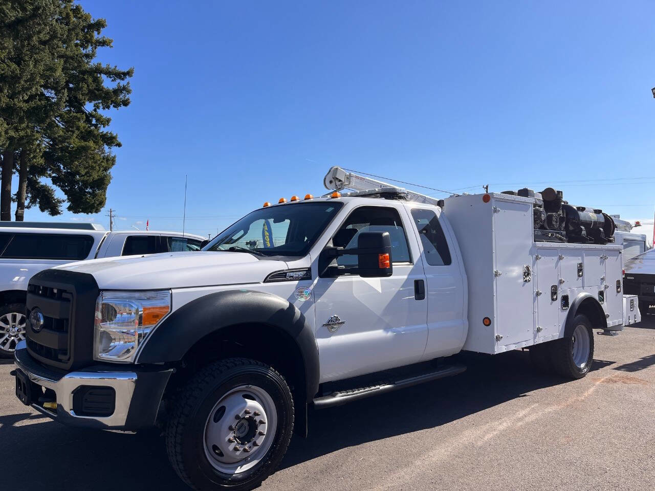 Used 2015 Ford F550 4x4 SuperCab Super Duty w/ Power Equipment Group image 1