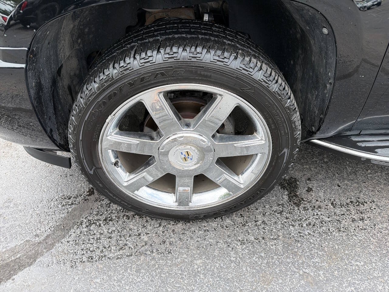 Used 2011 Cadillac Escalade EXT Luxury AWD/4WD image 12