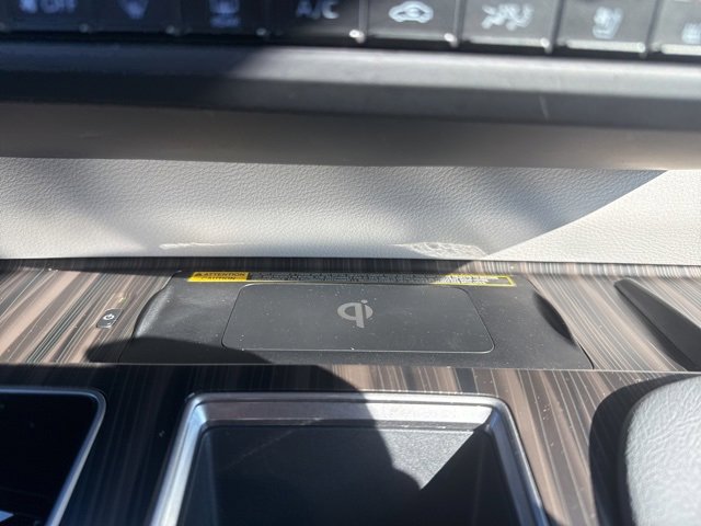 Used 2023 Toyota Sienna Limited image 21