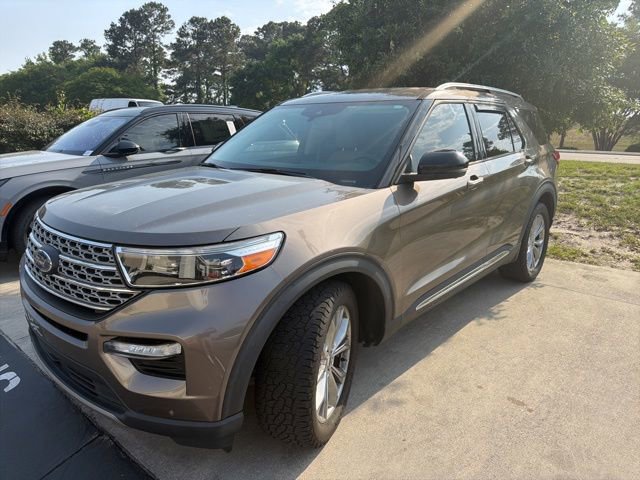 Used 2021 Ford Explorer Limited AWD/4WD image 2