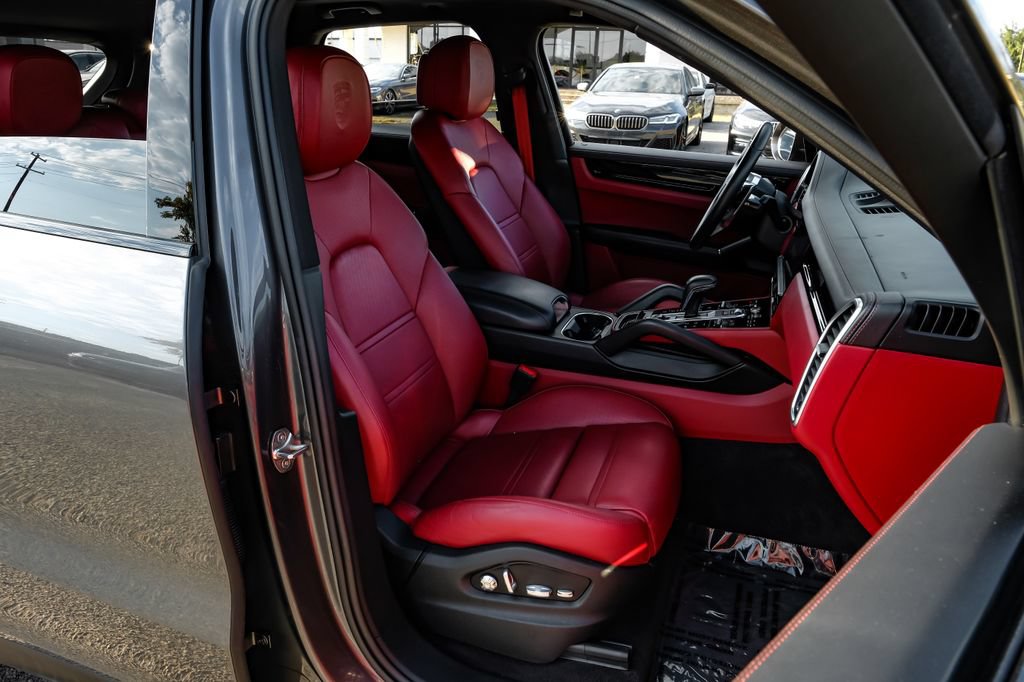 Used 2021 Porsche Cayenne S AWD/4WD image 40