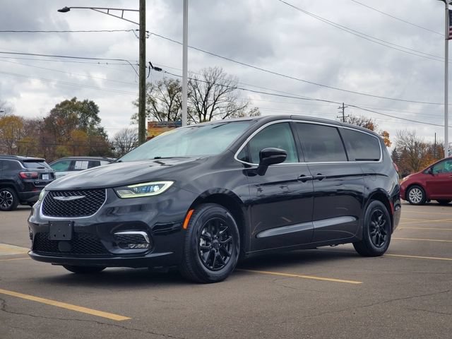 Used 2024 Chrysler Pacifica Touring-L FWD image 34