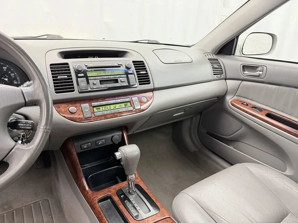 Used 2002 Toyota Camry LE FWD image 10
