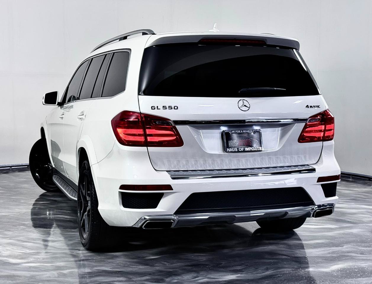 Used 2015 Mercedes-Benz GL 550 4MATIC w/ Driver Assistance Package image 8
