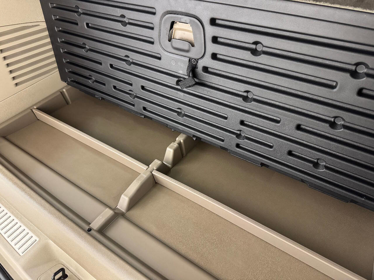 Used 2016 Cadillac Escalade ESV Premium AWD/4WD image 89