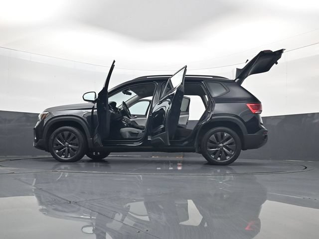 Used 2023 Volkswagen Taos S FWD image 34