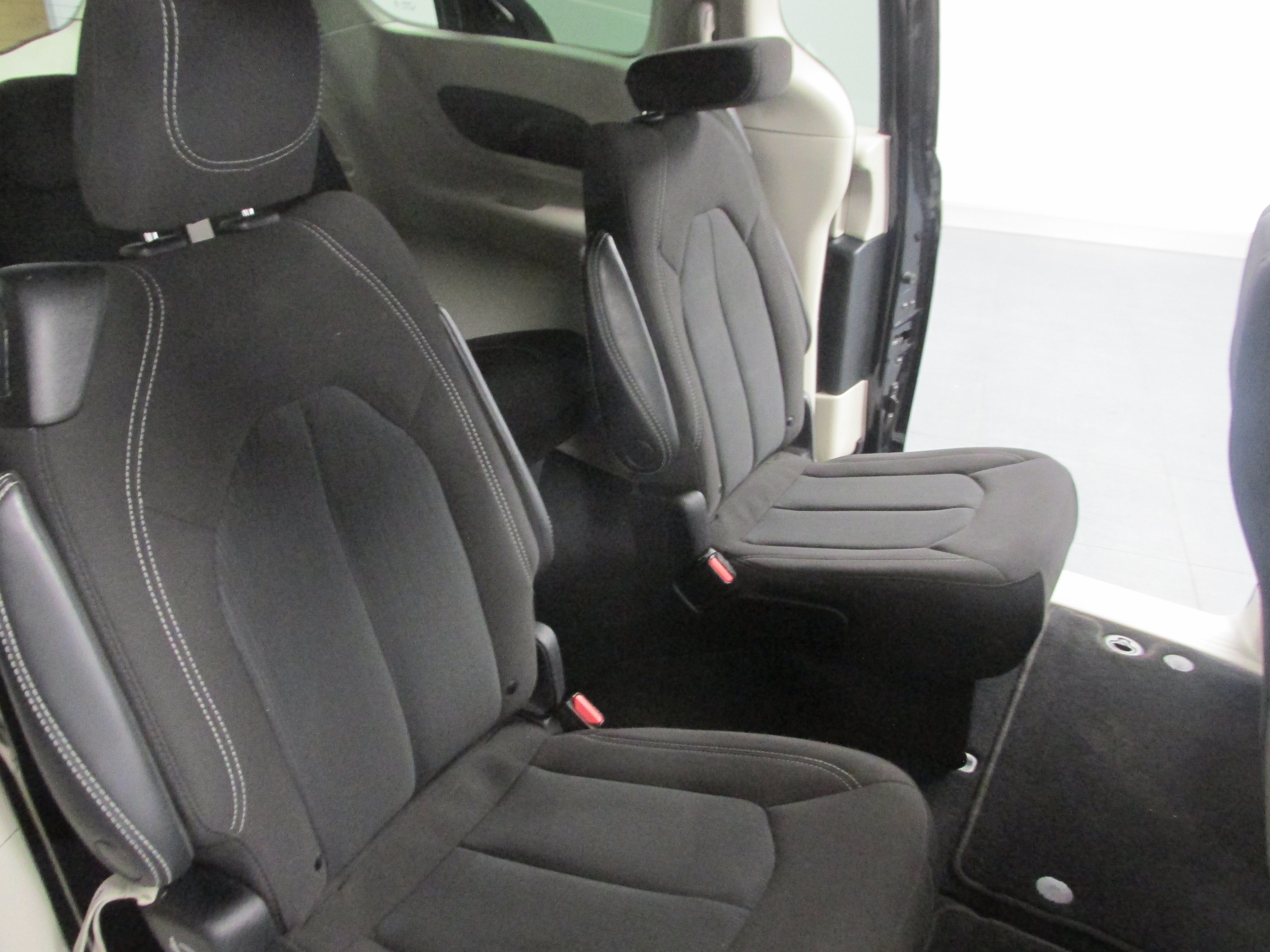 Used 2023 Chrysler Voyager LX FWD image 26
