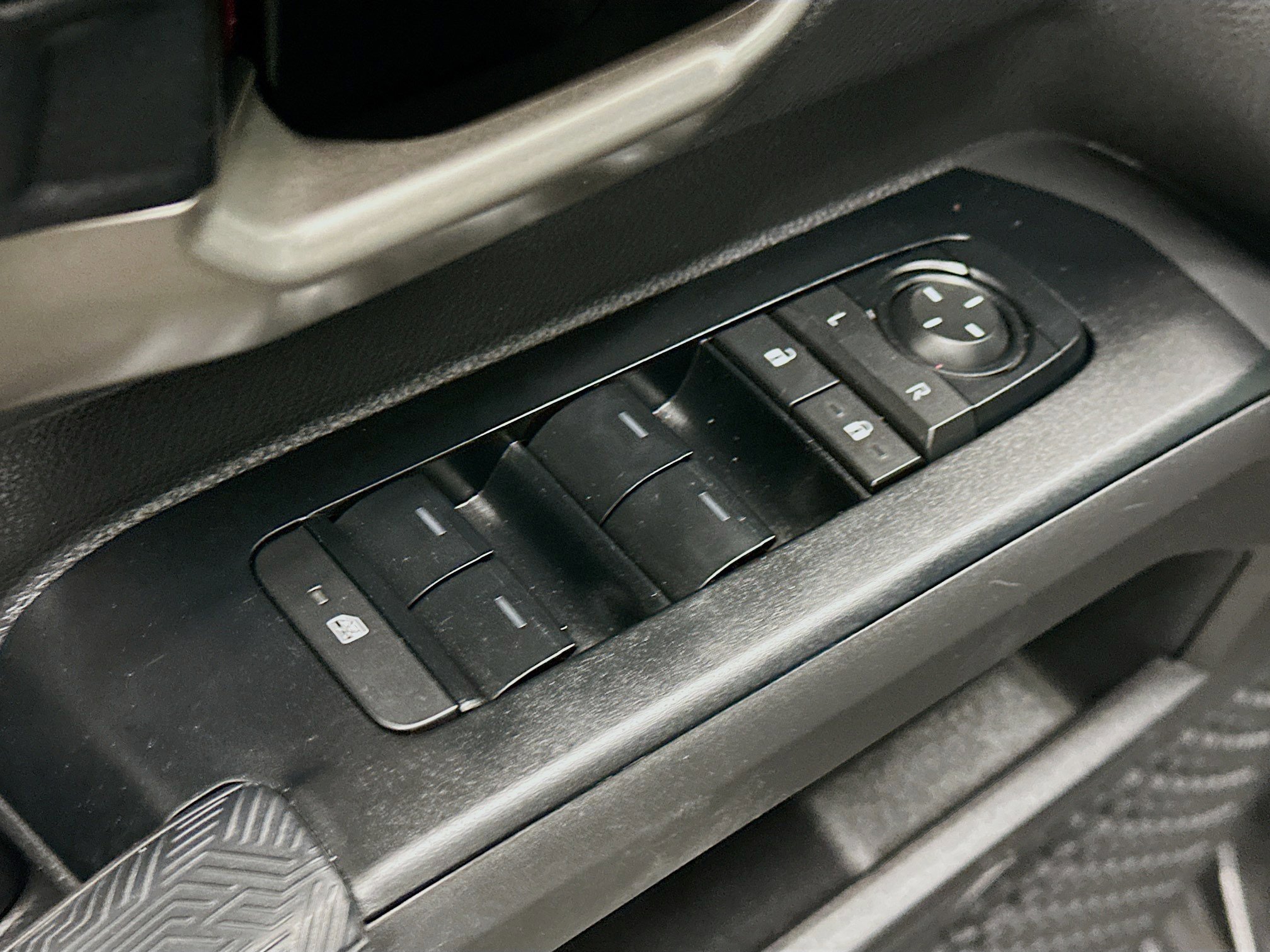 Used 2025 Toyota Tacoma TRD Off-Road image 15