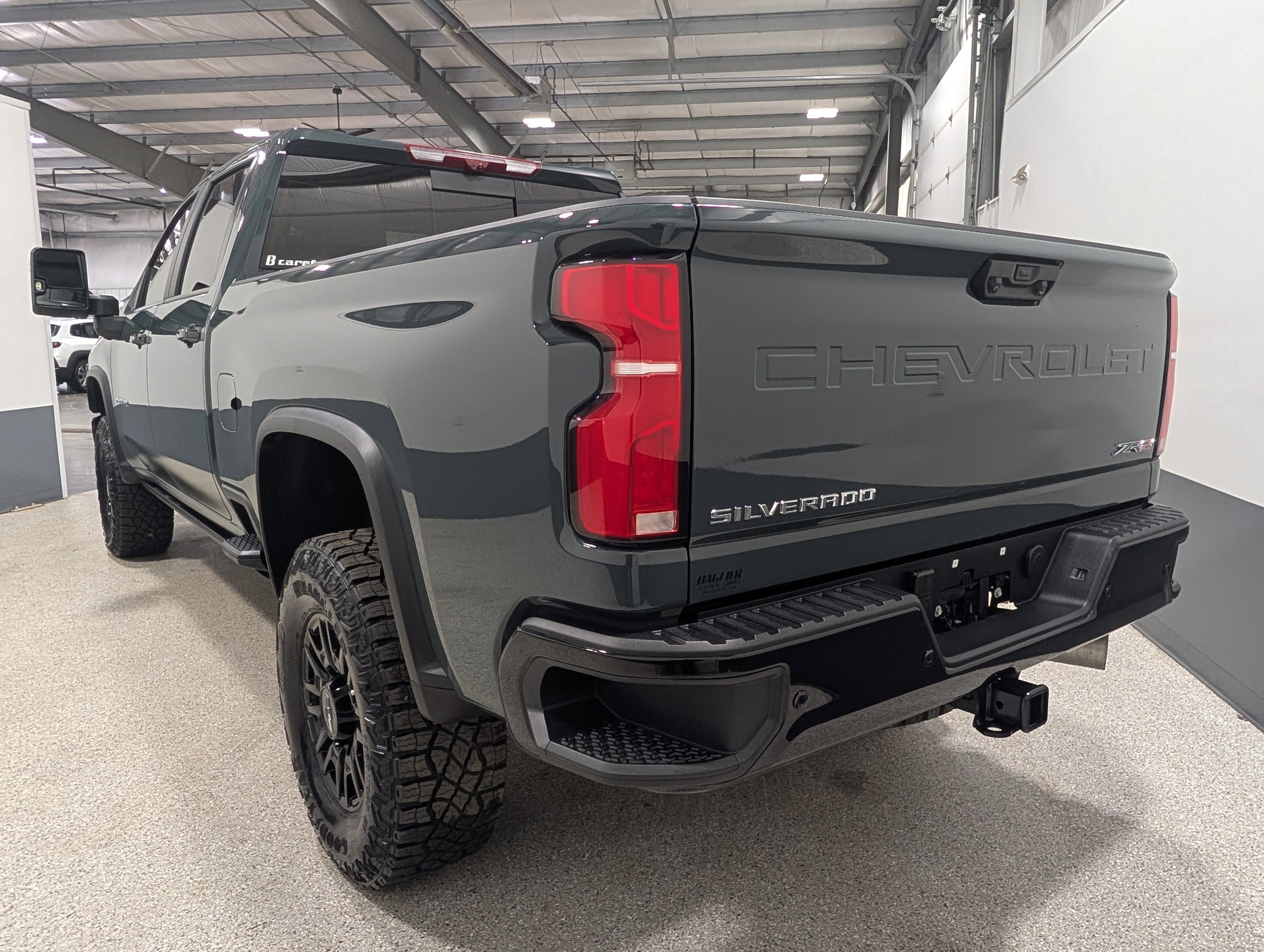 Used 2025 Chevrolet Silverado 2500 ZR2 w/ Technology Package AWD/4WD image 3
