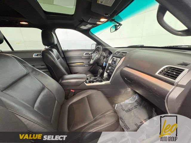 Used 2015 Ford Explorer XLT w/ Equipment Group 202A AWD/4WD image 9